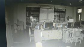 性侵通緝,慣竊,台南,校園