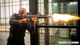 《玩命鈔劫》台灣首映好評爆棚！觀眾讚「近期最屌的劫匪動作電影」
火爆動作場面親自上陣 傑森史塔森口袋深：「我不能只坐在椅子上領薪水！」
（車庫娛樂提供）