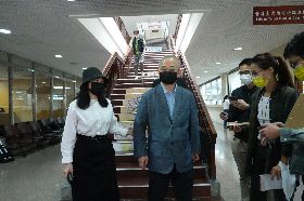 涉洗錢遭訴　向心龔青夫婦否認犯罪