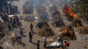 印度火葬場疫情▲。（圖／美聯社／達志影像）