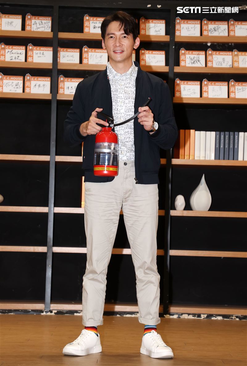 溫昇豪聯訪。（記者邱榮吉/攝影）