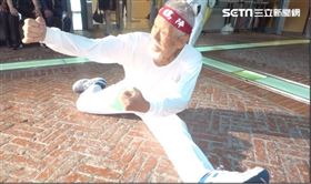 ▲宋江陣大師何國昭何現場表演白鶴陣醉拳。（圖／寶島神很大）