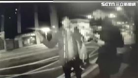 知名影評「左撇子」持有大麻電子煙遭警方逮捕送辦。（圖／翻攝畫面）