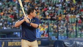 彭政閔參加櫻花建設的公益開球活動。（圖／中信兄弟提供）