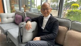 陳立恆接受三立新聞網記者專訪時表示，法藍瓷未來行銷策略將調整，會更貼近「年輕族群」，展現法藍瓷更年輕的面貌。（圖／記者簡浩正攝影）