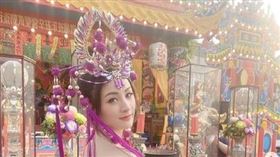 宮廟,禮生,比基尼,雪岑。(圖/翻攝自雪岑ig)