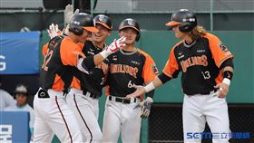 ▲統一獅外野手蘇智傑敲出滿貫砲，5：2逆轉戰局。（圖／記者劉彥池攝影）