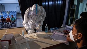 印度爆發第二波疫情，醫療器材短缺。（圖／美聯社／達志影像）