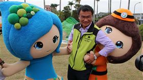 水保局慶60歲南投辦感恩祭　陳吉仲到場同樂農委會主委陳吉仲（中）1日到南投中興新村出席水土保持局60週年活動「水保60永續幸福–水土保持60週年感恩祭」，感謝過去60年所有「水保人」的付出。中央社記者蕭博陽南投縣攝  110年5月1日