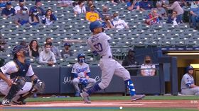 ▲貝茲（Mookie Betts）敲出首局首打席首球全壘打。（圖／翻攝自道奇推特）