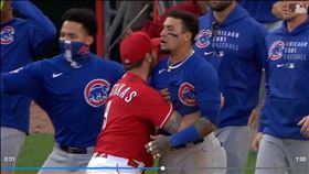 ▲巴耶茲（Javier Baez）怒比中指。（圖／翻攝自MLB官網）