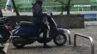 機車卡車擋出不去　女用神招輕鬆脫困