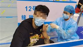 中國，疫苗，科興，圖為中國籃球隊接種疫苗的情況。圖／翻攝自CBA廣東宏遠官方微博