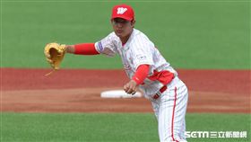 ▲味全龍先發投手王維中。（圖／記者劉彥池攝影）