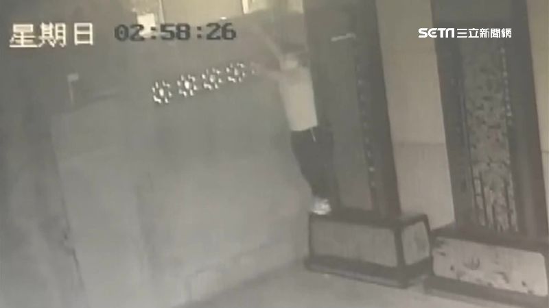 偷完香油錢受困　賊睡到天亮直接被逮