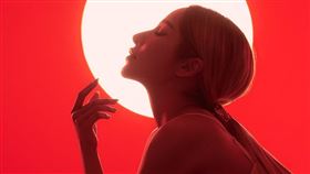 沉寂已久的蕭亞軒傳出，配合新專輯《Naked Truth》準備攻小巨蛋。（圖／翻攝自蕭亞軒IG）