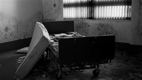 病床
https://www.flickr.com/photos/scubabrett22/6617790337/in/photolist-b5MUvp-7iX7f9-6t9xWc-3t2JGy-z3Ki1p-u7eiA-cVbUE3-g3Djfp-YtQptv-92w5m4-nZqCpm-bthUiF-8raf8u-51CMru-5TJrFW-5TE8bt-dt1BN-JZuiGi-X4WaRy