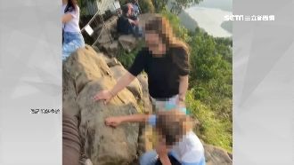 讓眾人見證愛情？情侶拿鑰匙刻鳶山石