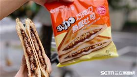 小七開賣巧克力熱壓吐司。（圖／記者馮珮汶攝）