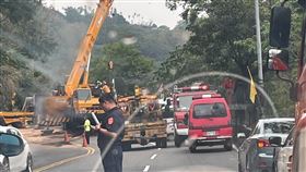 新／南投三彎段混凝車翻覆　夫死妻傷（圖／翻攝畫面）
