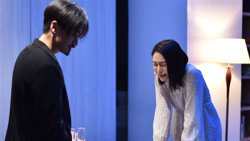 男星撞見老婆激吻學妹　攤牌雙方崩潰