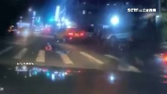 平頭哥路中間趴睡　駕駛：假碰瓷？