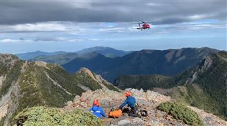 男爬品田山墜2百米亡　空勤吊掛下山