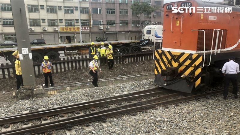 台鐵出軌虛驚！疑操作不慎撞轉轍器
