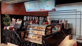 案1145為諾富特飯店外包商，曾到過蘆洲的飲料店，但業者尚未接到消毒通知仍在營業中。（圖／翻攝自Google Map）