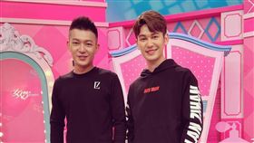 鳳梨（吳泓逸）／弟弟艾倫（吳健綸）／臉書