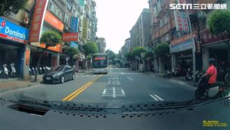 男違停害車禍！事後想跑被民眾喝斥