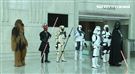 黑武士、R2D2、丘巴卡、白兵、達斯魔、REX、機車兵、阿索卡與百名星戰迷共襄盛與星戰日活動。（記者邱榮吉/攝影）