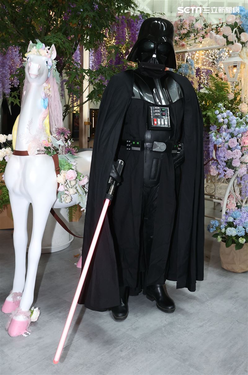 黑武士出席星戰日。（記者邱榮吉/攝影）
