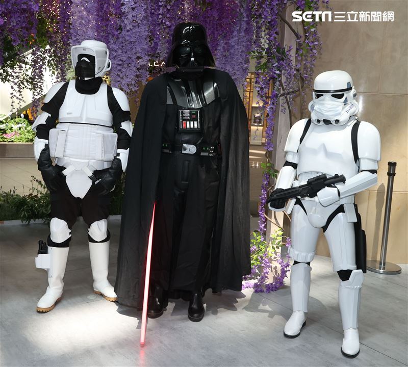 機車兵、黑武士、白兵出席星戰日。（記者邱榮吉/攝影）
