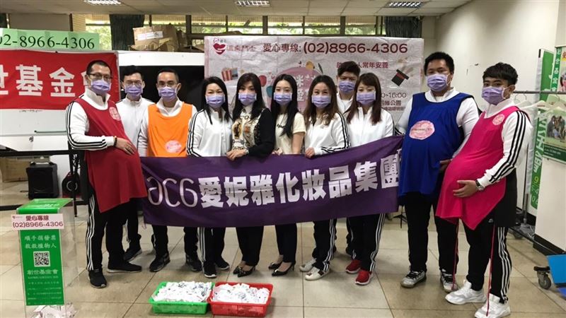 紳士挺孕肚響應創世公益園遊會