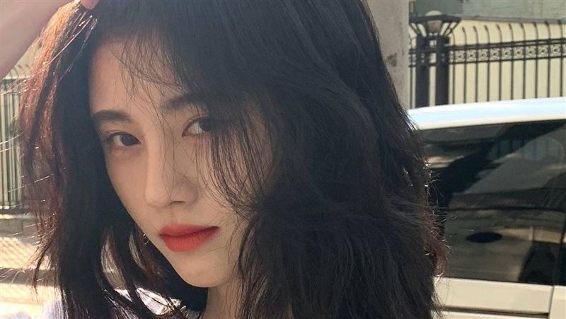 4千年美女辣露圓弧美胸　網狂喊老婆
