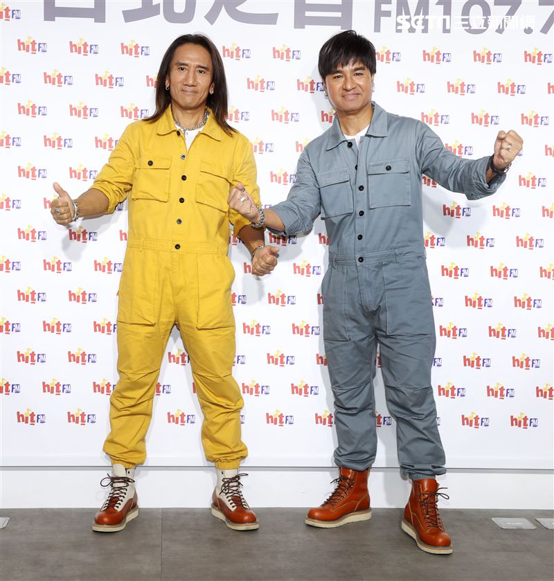 動力火車顏志琳、尤秋興宣傳新專輯。（記者邱榮吉/攝影）