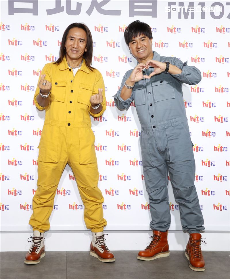 動力火車顏志琳、尤秋興宣傳新專輯。（記者邱榮吉/攝影）