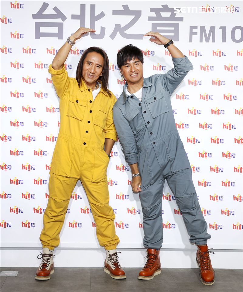 動力火車顏志琳、尤秋興宣傳新專輯。（記者邱榮吉/攝影）
