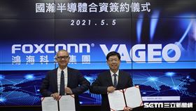 國巨與鴻海舉行合資簽約儀式，共同成立國瀚半導體。（圖／鴻海提供）