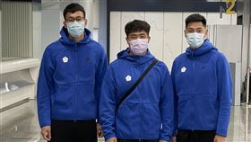 田徑東奧測試賽將登場　3台將出征「台灣欄神」陳奎儒（左）、「跨欄王子」陳傑（右）、標槍好手黃士峰（中）5日啟程前往日本東京，將參加東京奧運測試賽，爭取奧運積分、力拚達標。（中華民國田徑協會提供）中央社記者黃巧雯傳真  110年5月5日