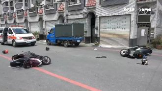 騎士停等路口看來車　下一秒遭撞飛