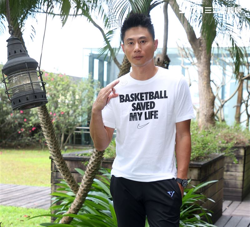 全明星小刀三立新聞網專訪。（記者邱榮吉/攝影）