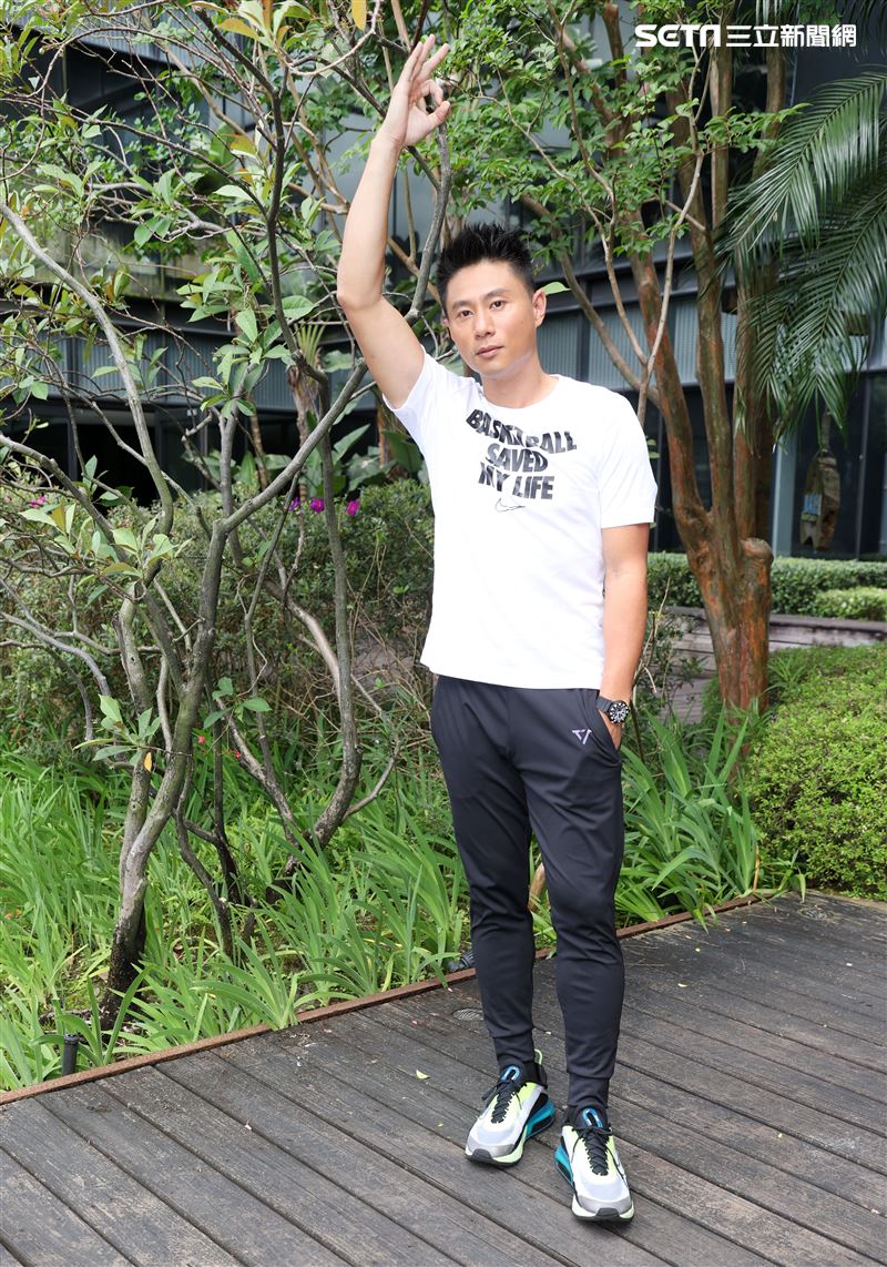 全明星小刀三立新聞網專訪。（記者邱榮吉/攝影）