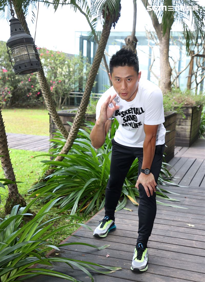 全明星小刀三立新聞網專訪。（記者邱榮吉/攝影）