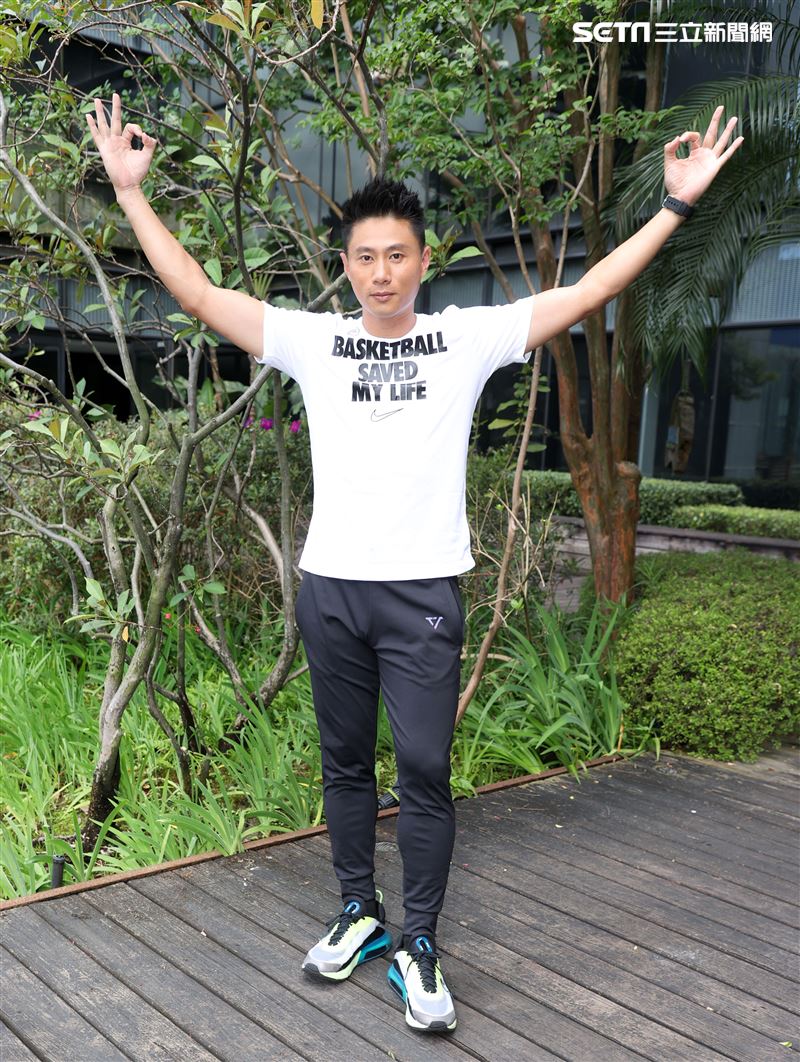 全明星小刀三立新聞網專訪。（記者邱榮吉/攝影）