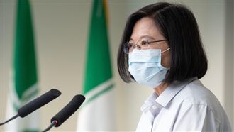 新／朱學恒送花　小英：無助克服疫情