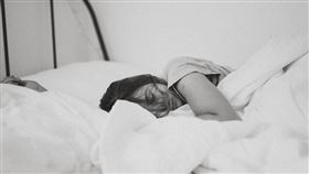 失眠，睡覺，臥室，房間（圖／翻攝自unsplash）