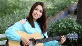 歌壇新人陳佩賢。（記者邱榮吉/攝影）