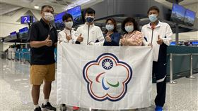 ▲中華民國殘障體育運動總會會長穆閩珠（右2）、副秘書長王敏憲（左1）、羽球選手方振宇（左3）、教練謝豐盛（右1）和防護員盧柏佑（左2）。（圖／中華民國殘障體育運動總會提供）